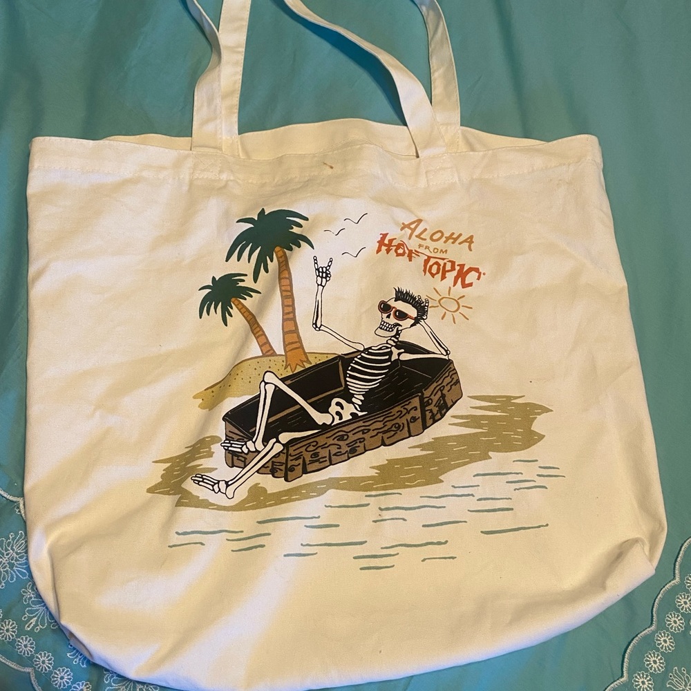 Hot Topic tote